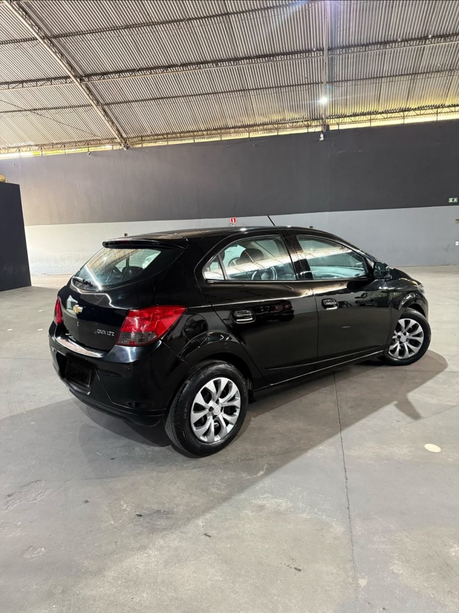 Ônix 2014 1.4 — foto 2