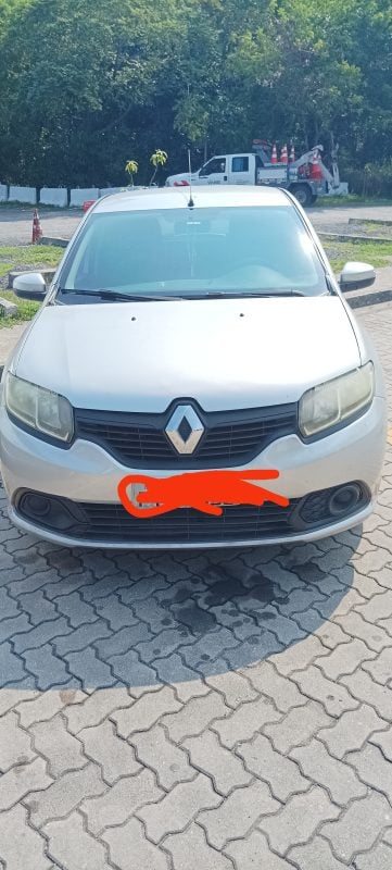 Vendo Sandero prata com GNV Geração 5 com 16 MTS, modelo 2017,2.6/8v, Carro muito novo