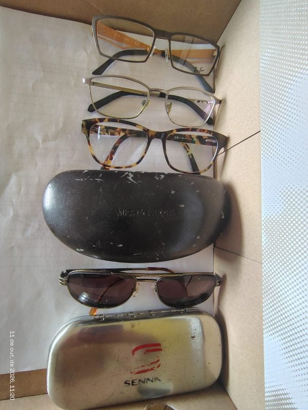 04 óculos usados originais em ótimo estado - Masculino e Feminino.
