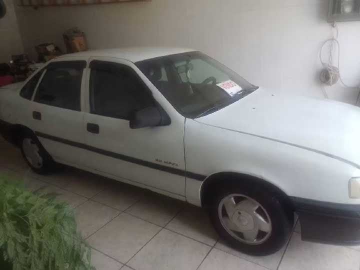 Vectra 2.0 a gasolina. Ano 1995 em bom estado sem debito