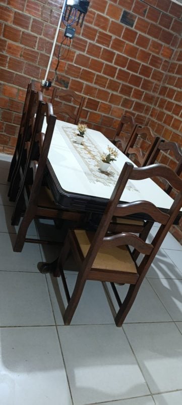 Mesa de madeira 8 cadeiras