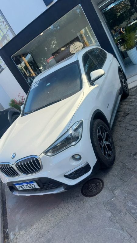 BMW X1 XLine Flex com teto solar
