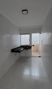 Casa 2 quartos 1 sendo suite. Próx: assai — foto 8
