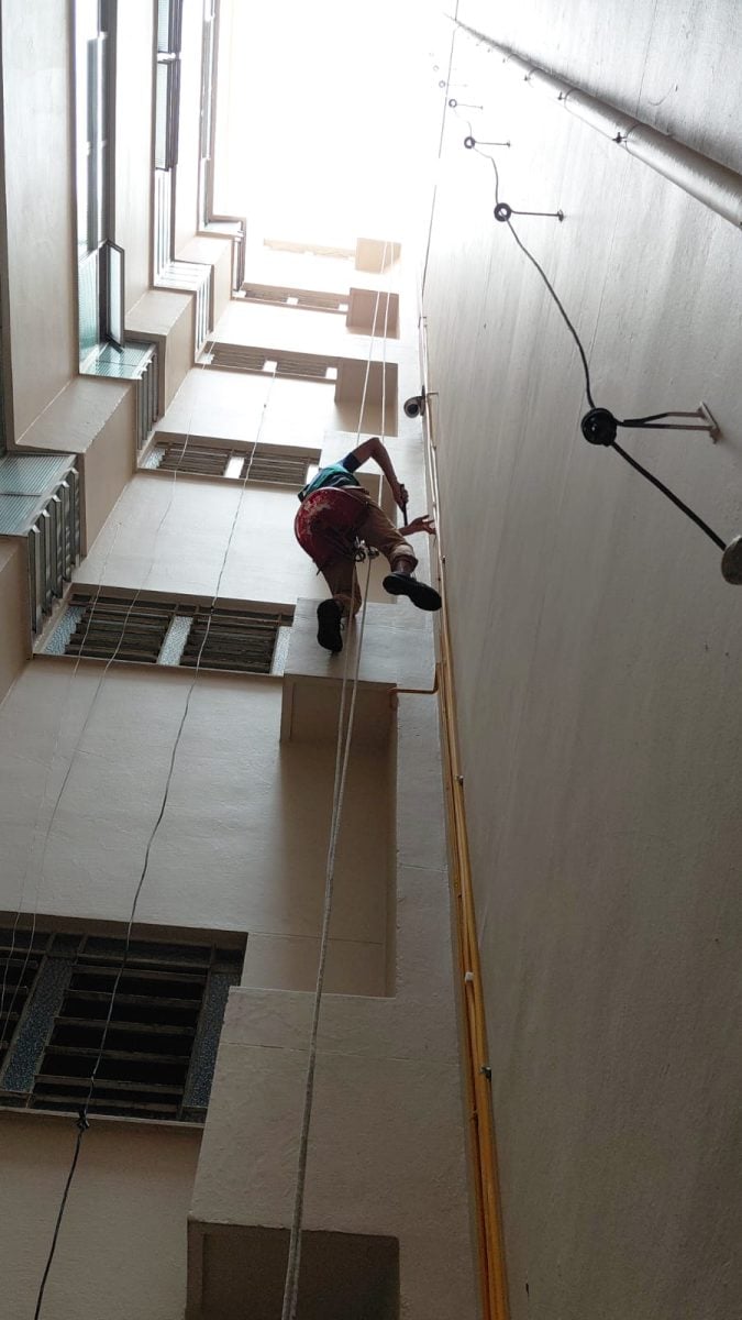 Instalação de Tubulação de Gás com Acesso por Rapel — foto 2