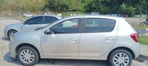 Vendo Sandero prata com GNV Geração 5 com 16 MTS, modelo 2017,2.6/8v, Carro muito novo — foto 3
