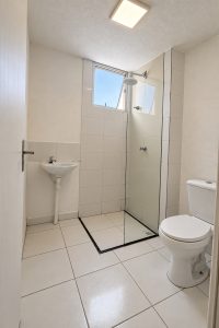 Oportunidade - Apartamento reformado, 2 qts, sala, cozinha, área de serviços e banheiro. — foto 3