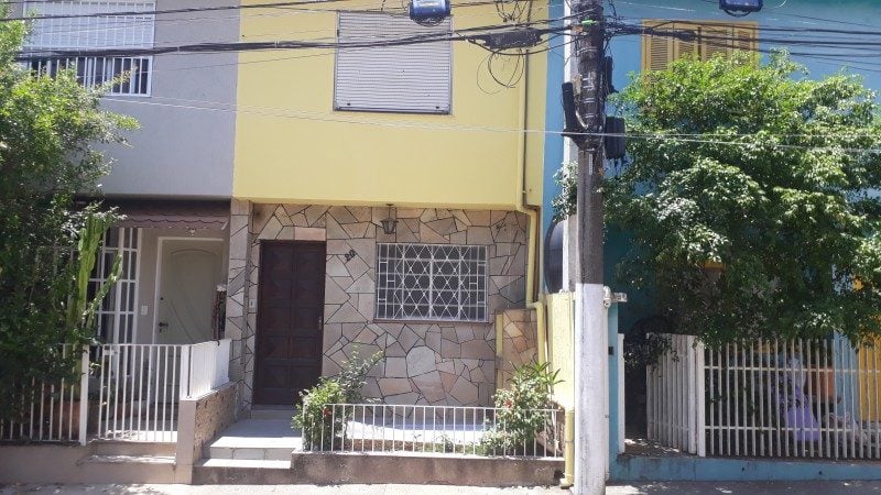 Vendo Sobrado com 3 Dormitórios sendo 2 suítes, de Vila fechada privada em segurança 24 horas. — foto 2