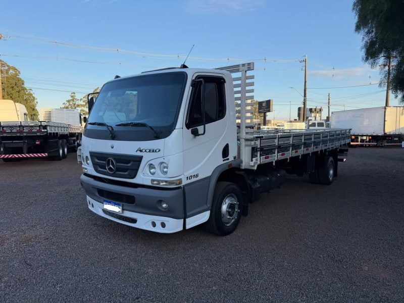 Caminhao a venda Mercedez-Benz 1016 4X2