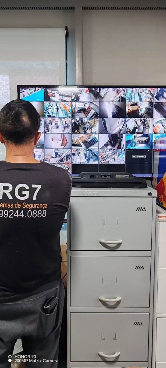 Instalação de Câmeras e Alarmes Residenciais, Controle de Acesso, Manutenção Cerca Elétri — foto 2