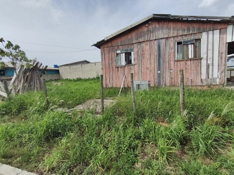 Terreno com casa em Reserva