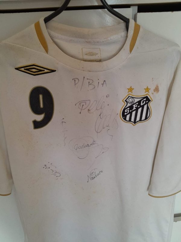 Camisa autografada do Santos futebol clube autografada por Pelé