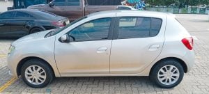 Vendo Sandero prata com GNV Geração 5 com 16 MTS, modelo 2017,2.6/8v, Carro muito novo — foto 15
