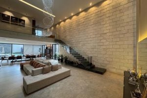 Mansão de 4 Suítes 780 m² de Área Construída — foto 4
