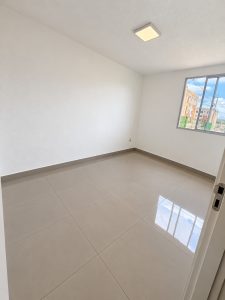 Oportunidade - Apartamento reformado, 2 qts, sala, cozinha, área de serviços e banheiro. — foto 4