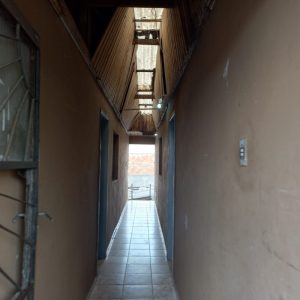 Sobrado Comercial de 130 m²,mais 3 casas no fundo Sitio Cercado. Curitiba Valor: R$ 680.000 — foto 11