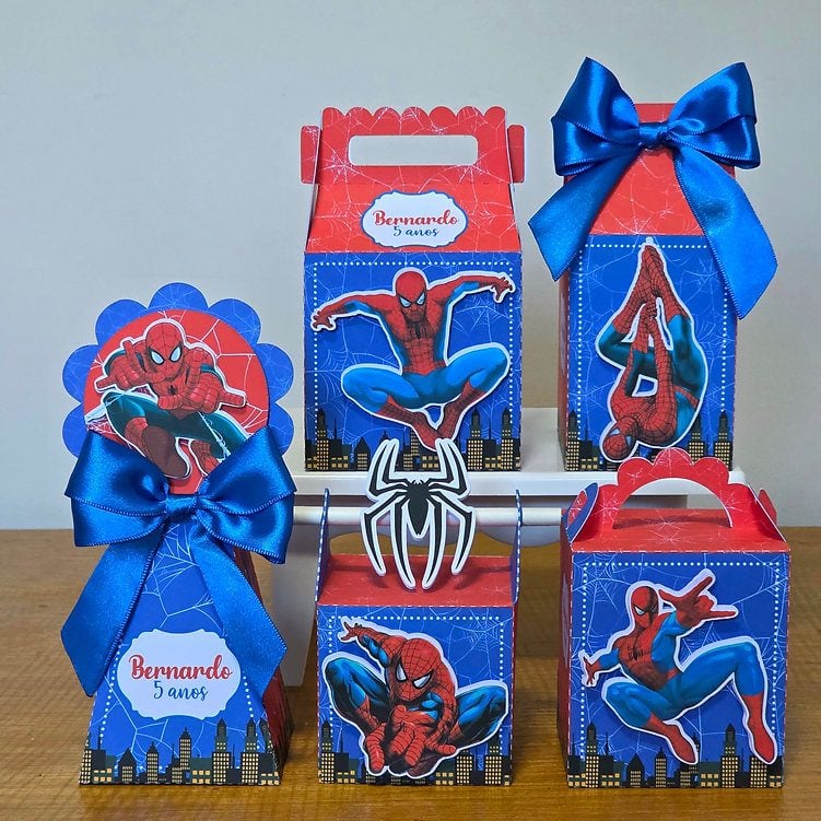 # KIT FESTA PERSONALIZADO HOMEM-ARANHA 30 UNIDADES Transforme a festa do seu pequ