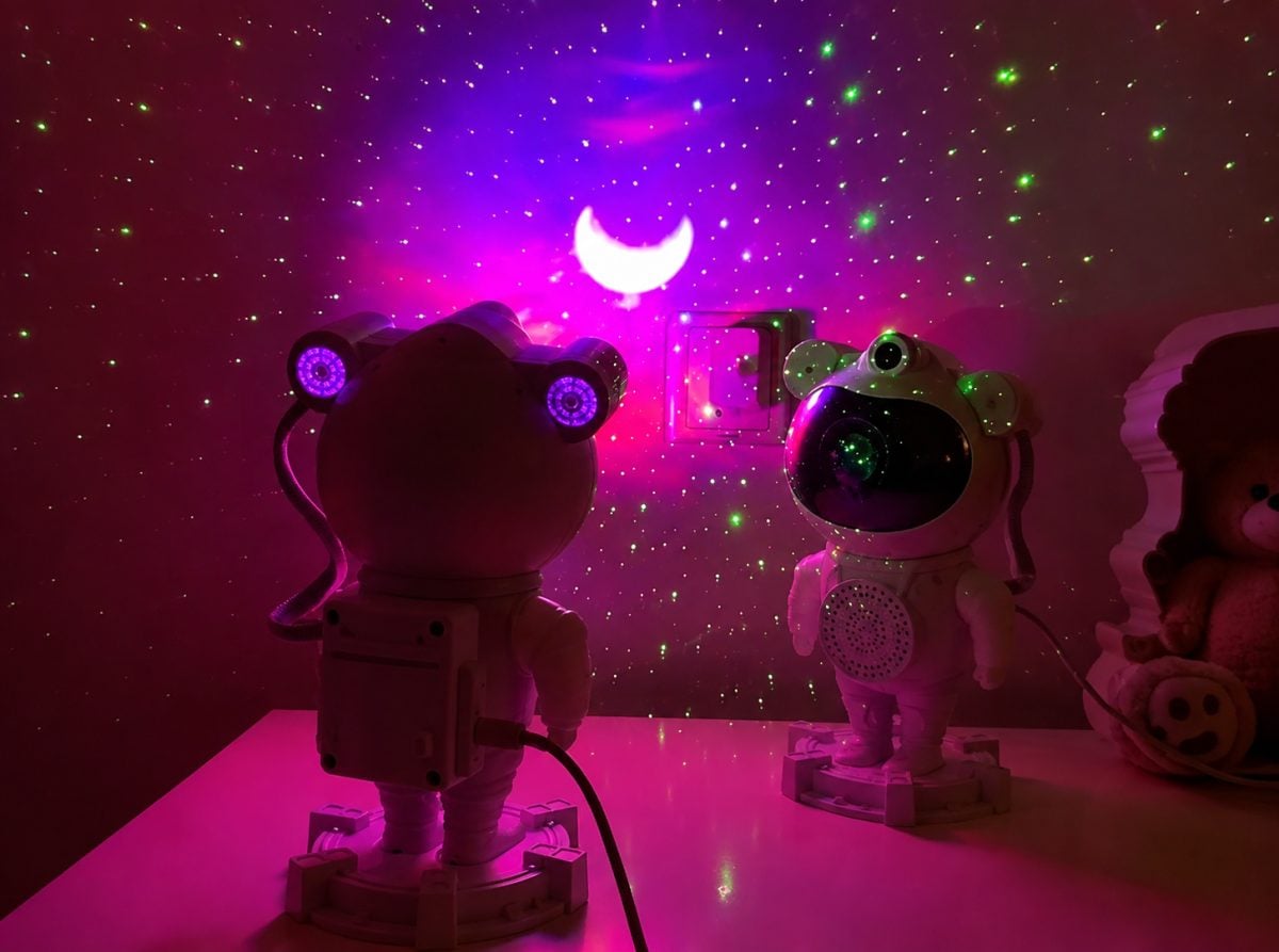 Luminaria Astronauta Projetor Estrelas Galaxias Lua Com Som — foto 2