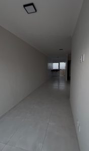 Casa 2 quartos 1 sendo suite. Próx: assai — foto 4