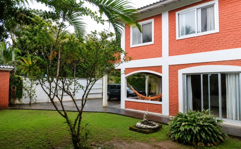 Linda casa na Armação do Pântano do Sul, em Florianópolis/SC, com 5 quartos e piscina