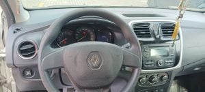 Vendo Sandero prata com GNV Geração 5 com 16 MTS, modelo 2017,2.6/8v, Carro muito novo — foto 7