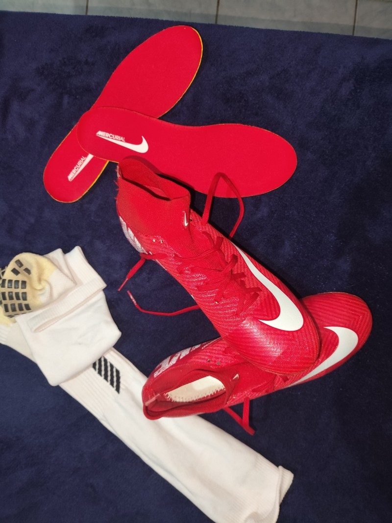 Chuteira Nike Mercurial Vermelha Cano Alto Nunca usada Tamanho 40 — foto 2