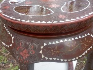 Banqueta mesinha oriental antiga laca com madrepérola — foto 5