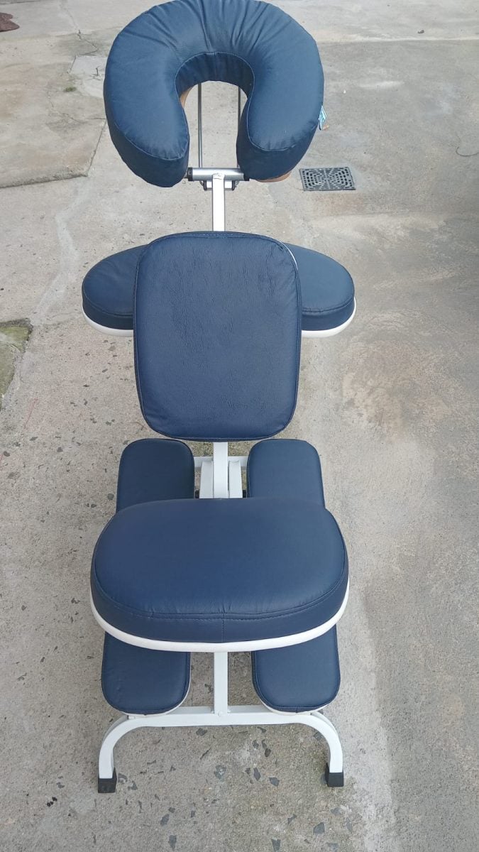 Maca e cadeira de massagem semi nova usada só no curso — foto 2